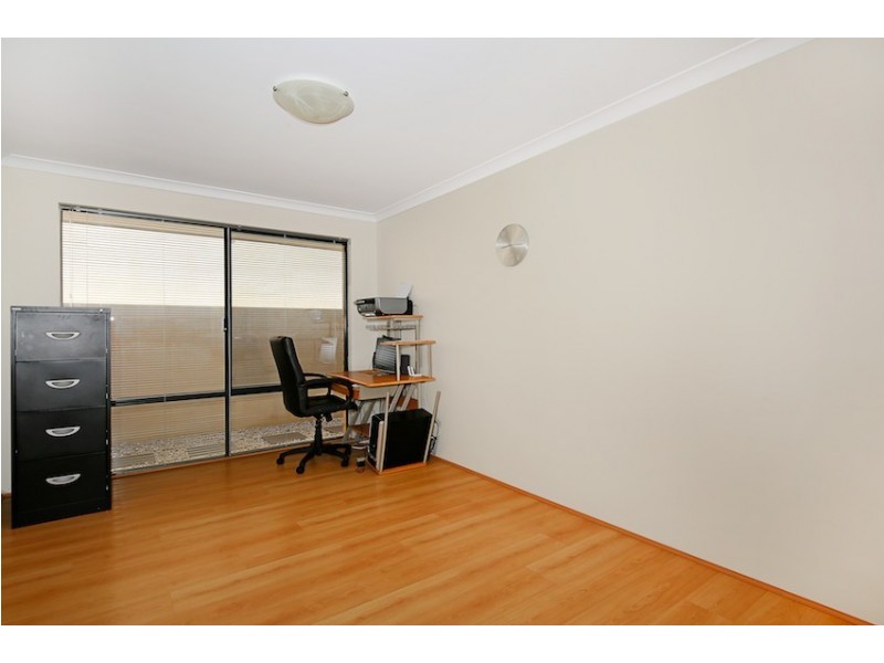 98 Hudson Drive, Dudley Park WA 6210