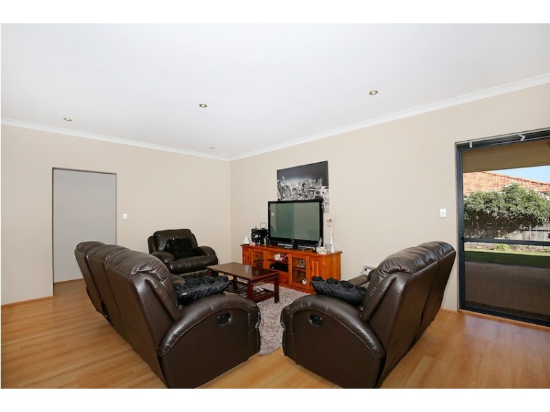 98 Hudson Drive, Dudley Park WA 6210