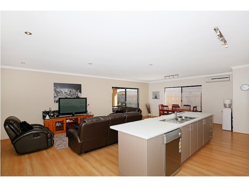 98 Hudson Drive, Dudley Park WA 6210