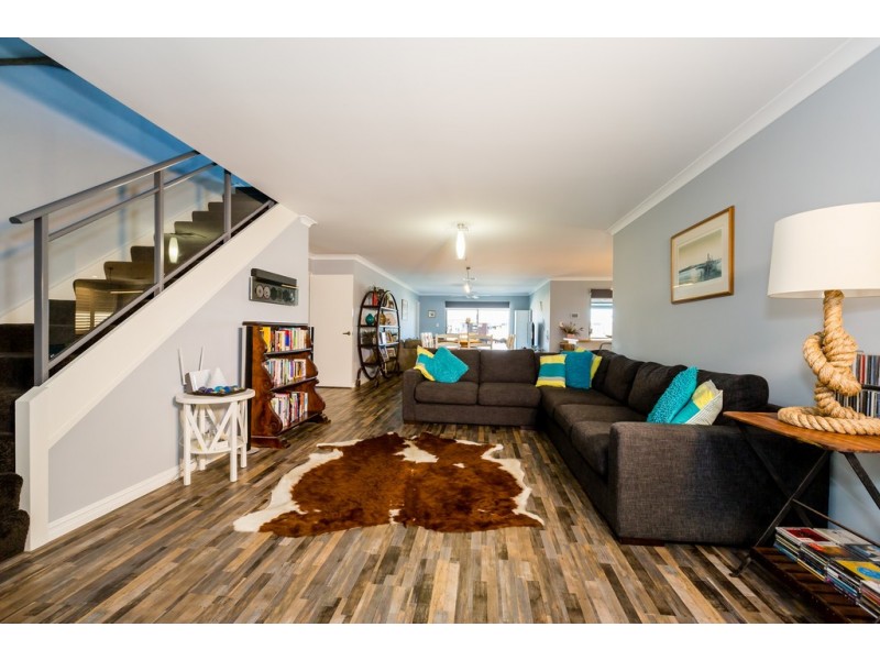 30 Erins Isle, Dudley Park WA 6210