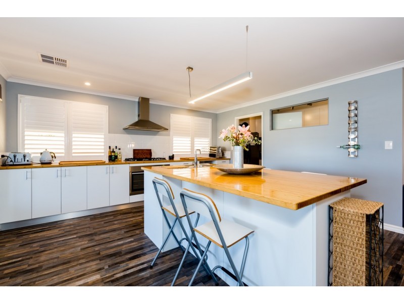 30 Erins Isle, Dudley Park WA 6210