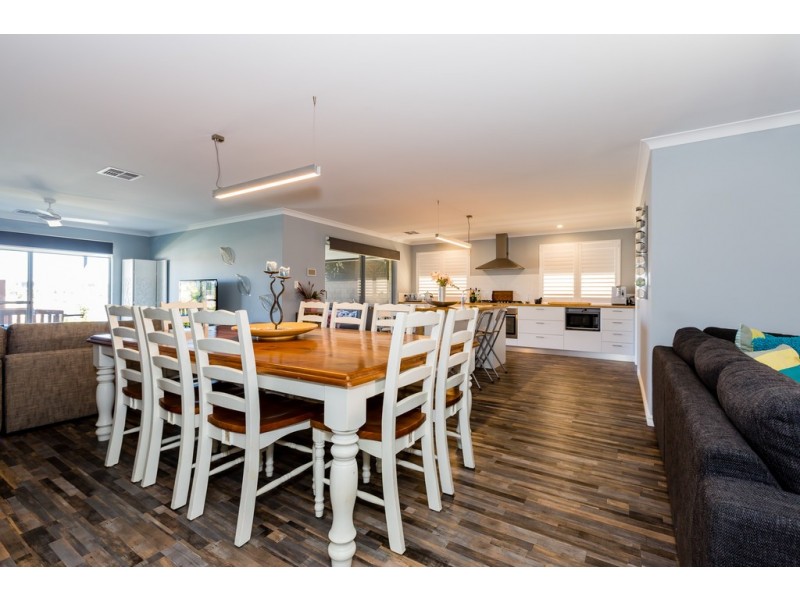 30 Erins Isle, Dudley Park WA 6210