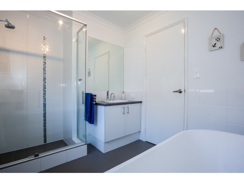 30 Erins Isle, Dudley Park WA 6210