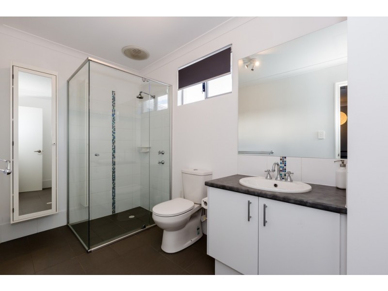 30 Erins Isle, Dudley Park WA 6210