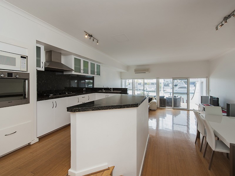 12/20 Baruna Court, Halls Head WA 6210