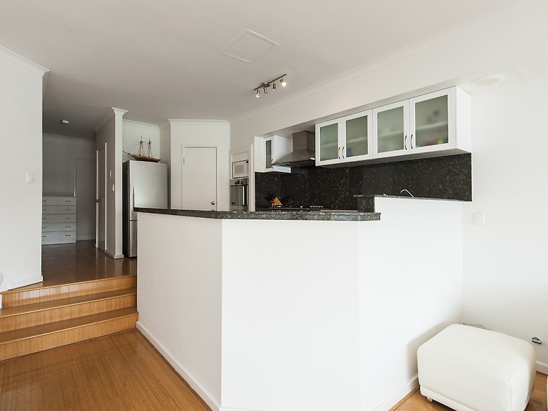 12/20 Baruna Court, Halls Head WA 6210