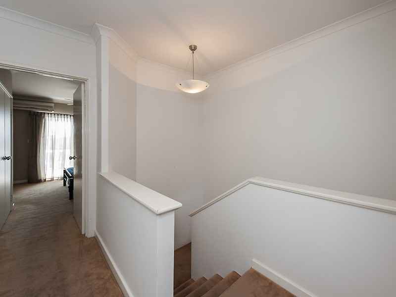 12/20 Baruna Court, Halls Head WA 6210