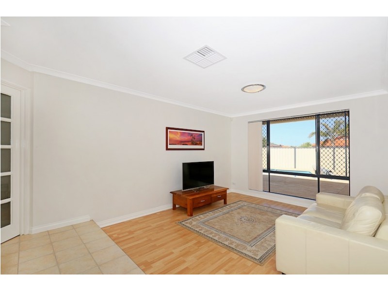 1 Magnolia Rise, Halls Head WA 6210