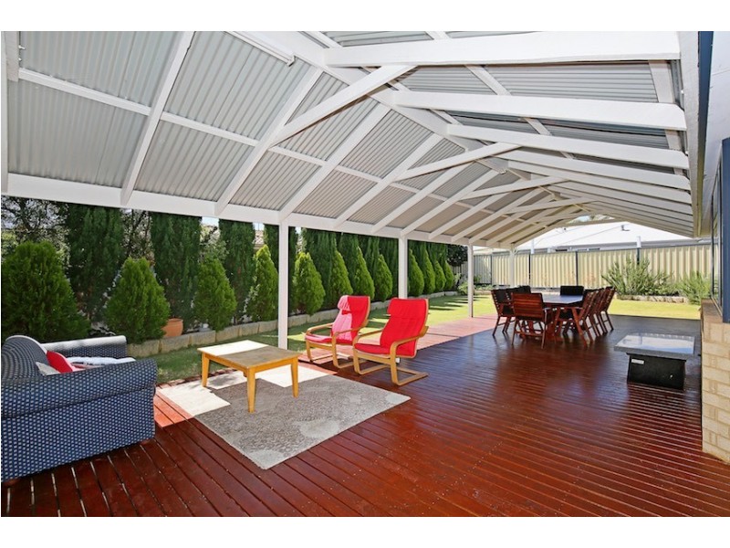 1 Magnolia Rise, Halls Head WA 6210