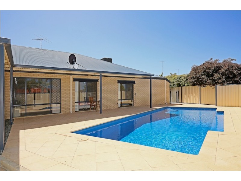 1 Magnolia Rise, Halls Head WA 6210