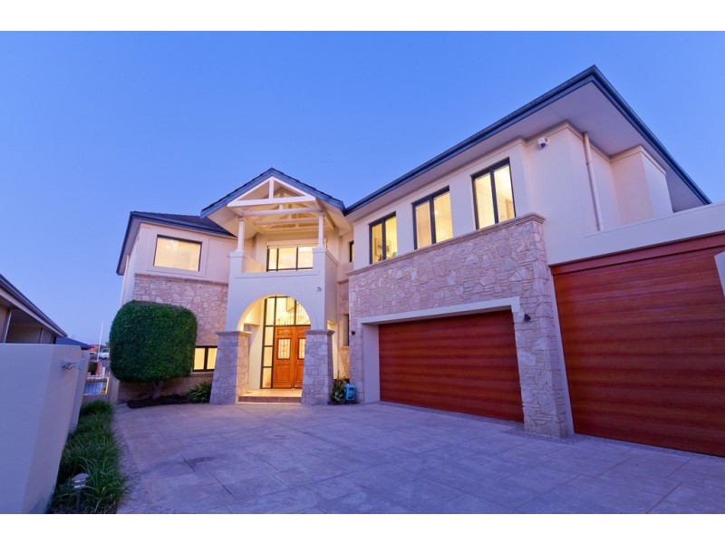10 Santavea Mews, Halls Head WA 6210