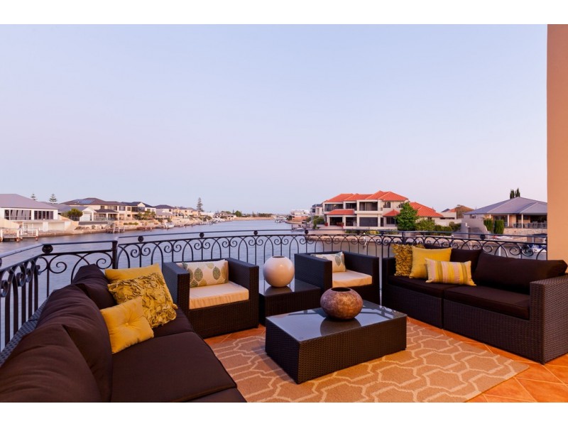 10 Santavea Mews, Halls Head WA 6210