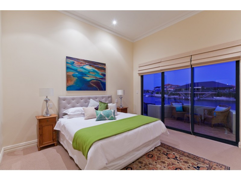 10 Santavea Mews, Halls Head WA 6210