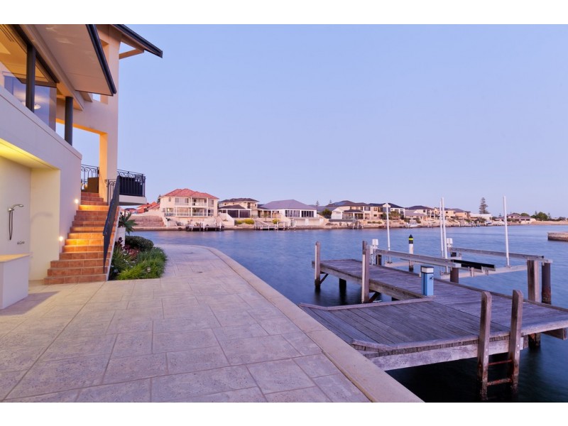 10 Santavea Mews, Halls Head WA 6210