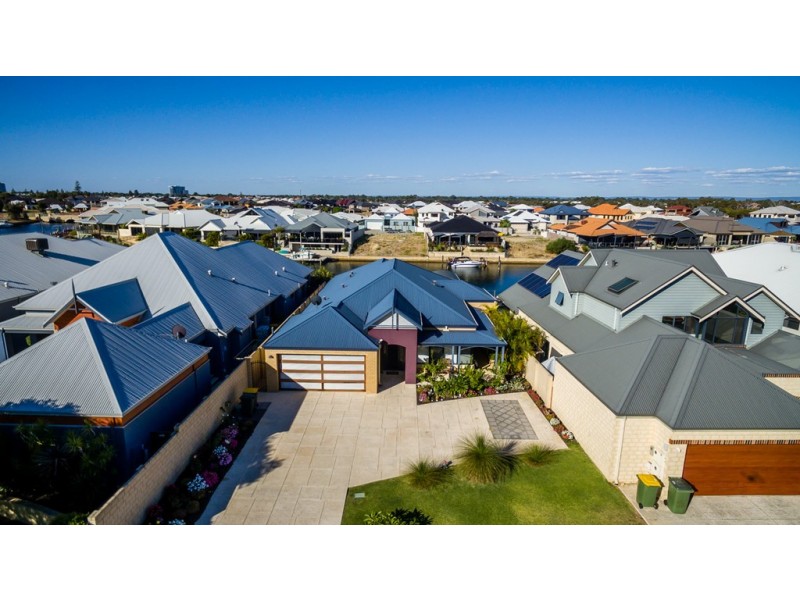 8 Leisure Way, Halls Head WA 6210