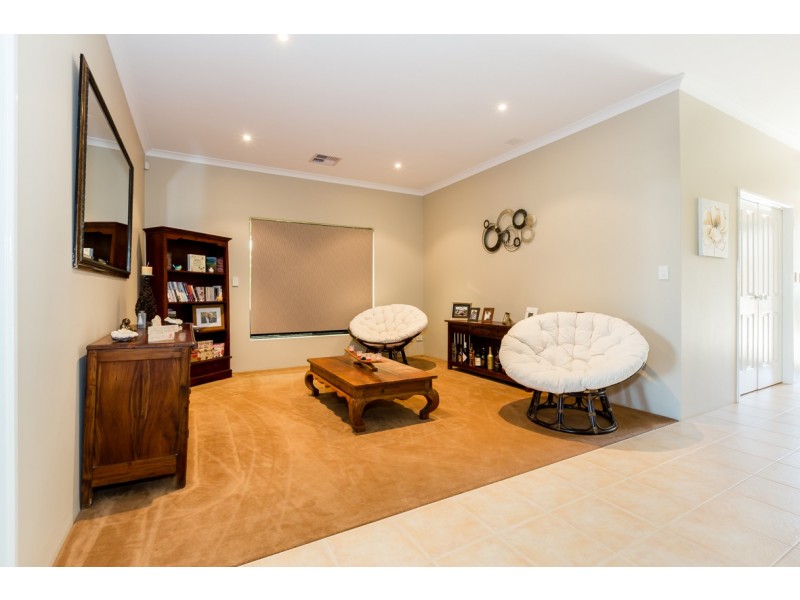 8 Leisure Way, Halls Head WA 6210