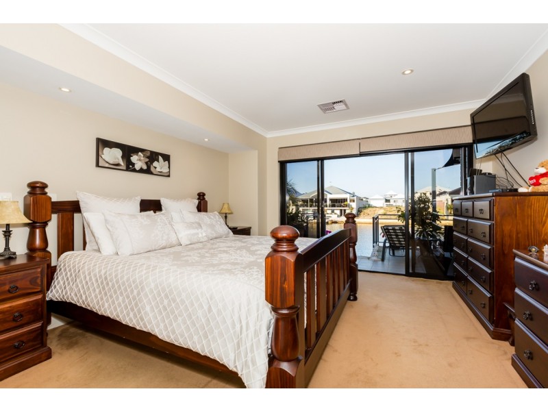 8 Leisure Way, Halls Head WA 6210