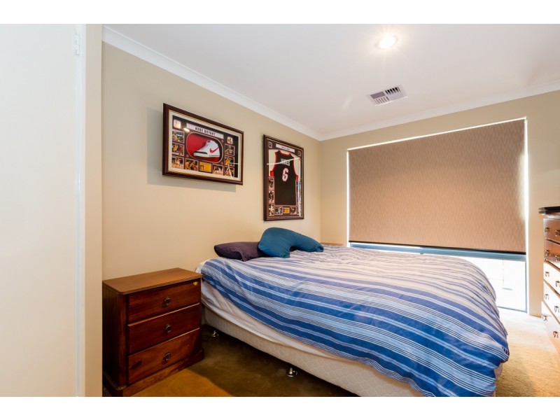 8 Leisure Way, Halls Head WA 6210