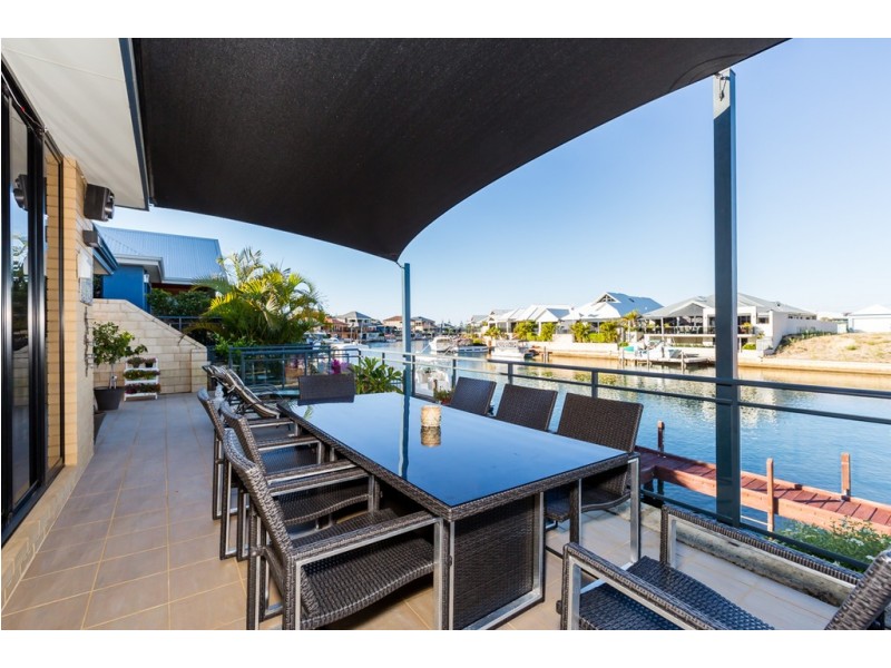 8 Leisure Way, Halls Head WA 6210