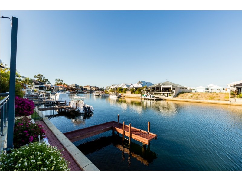 8 Leisure Way, Halls Head WA 6210