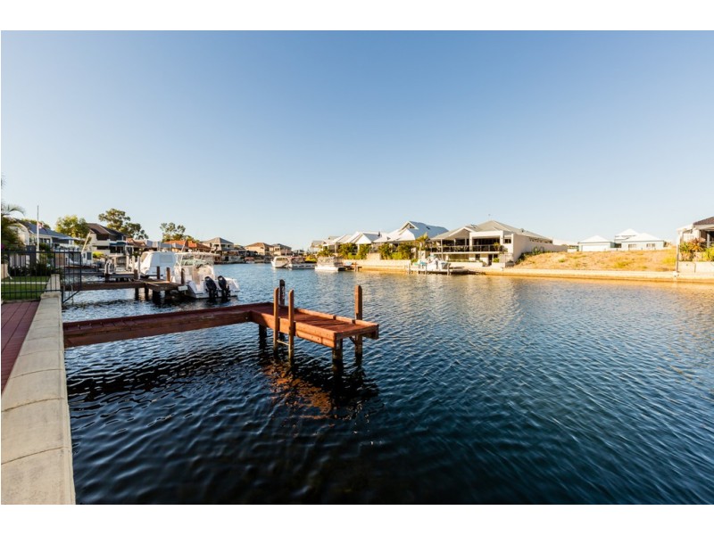 8 Leisure Way, Halls Head WA 6210