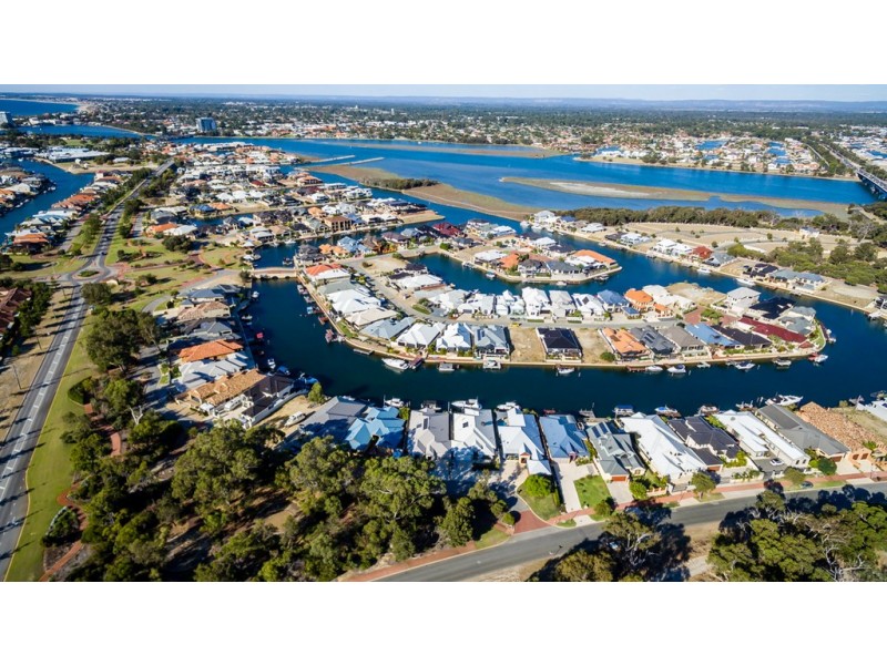 8 Leisure Way, Halls Head WA 6210