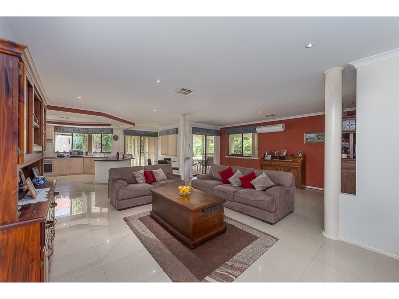 6 Gifford Rise, Meadow Springs WA 6210