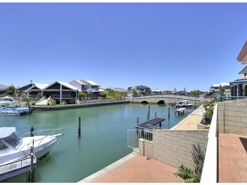 9 Condor Mews, Halls Head WA 6210