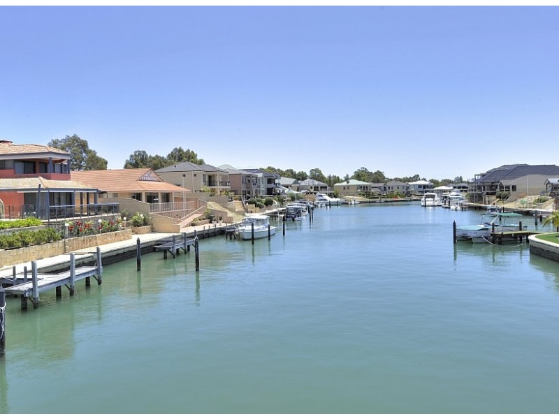 9 Condor Mews, Halls Head WA 6210