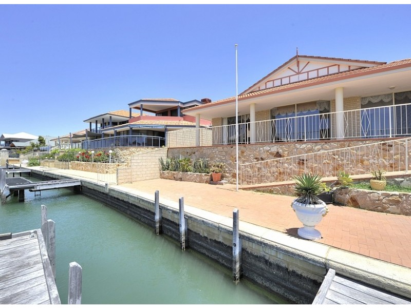 9 Condor Mews, Halls Head WA 6210