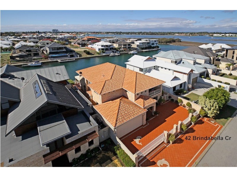 42 Brindabella Crescent, Halls Head WA 6210