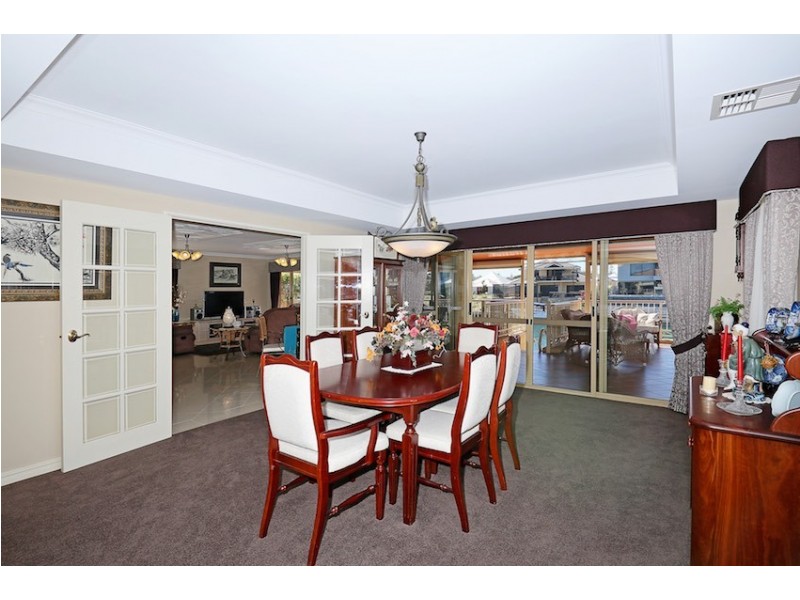 42 Brindabella Crescent, Halls Head WA 6210