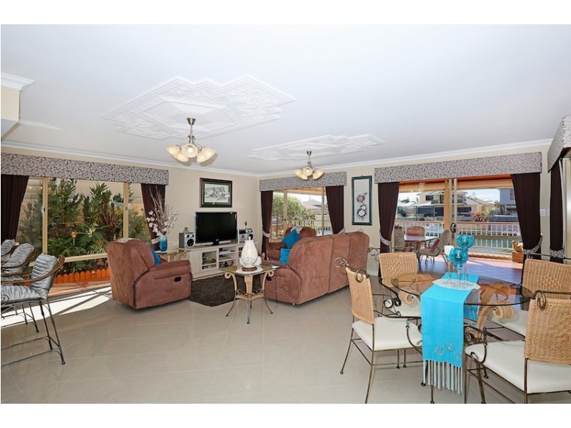 42 Brindabella Crescent, Halls Head WA 6210