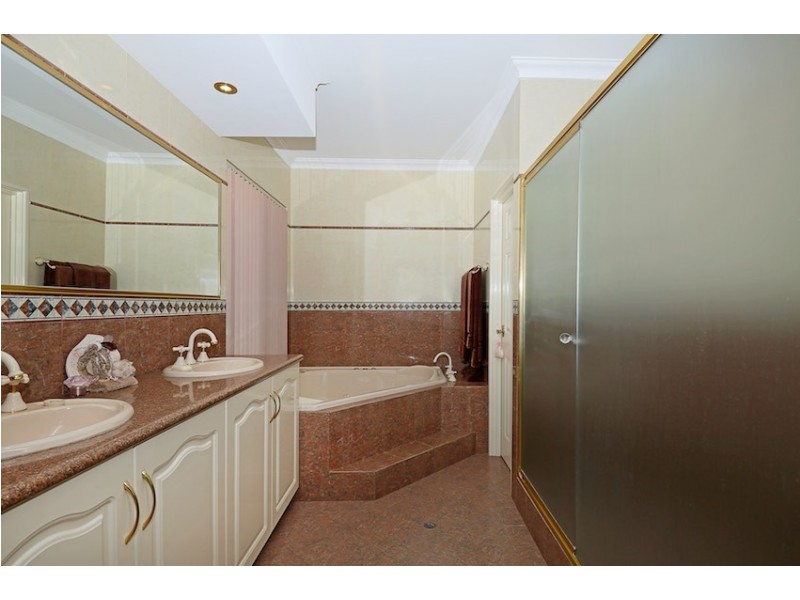 42 Brindabella Crescent, Halls Head WA 6210