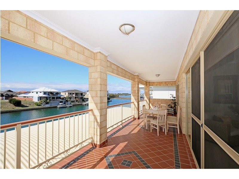 42 Brindabella Crescent, Halls Head WA 6210