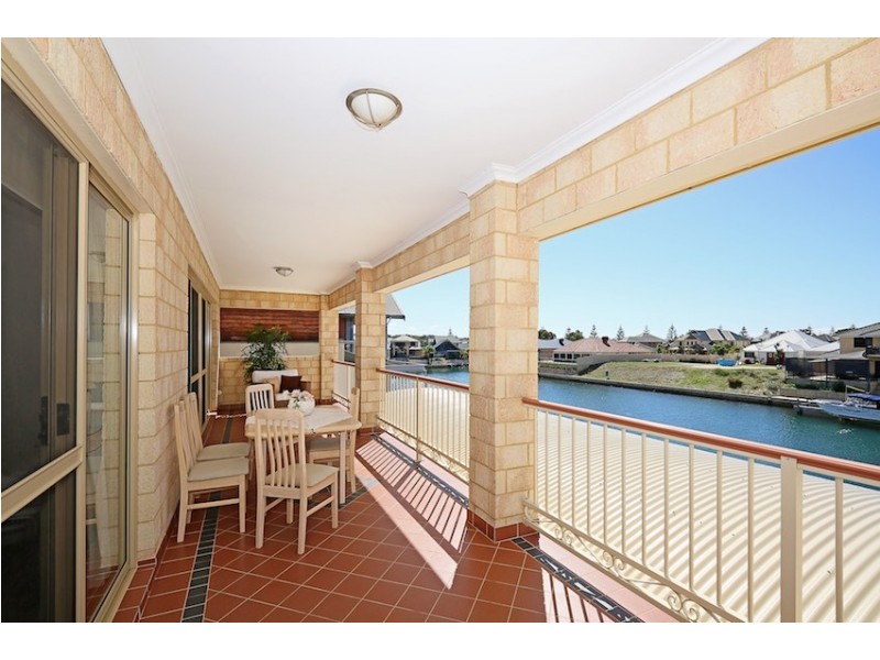 42 Brindabella Crescent, Halls Head WA 6210