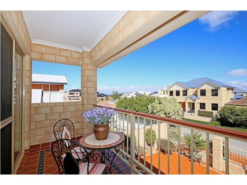 42 Brindabella Crescent, Halls Head WA 6210