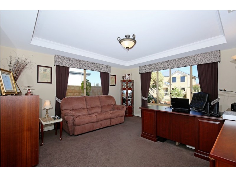 42 Brindabella Crescent, Halls Head WA 6210