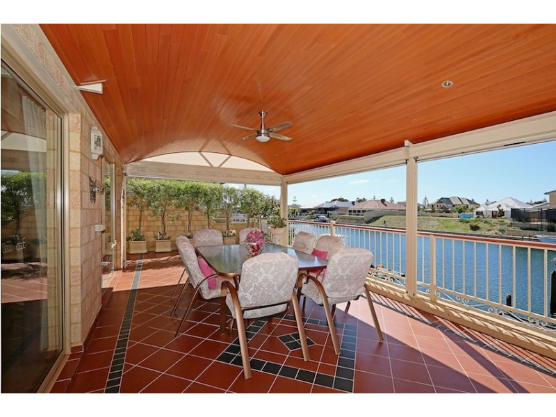 42 Brindabella Crescent, Halls Head WA 6210