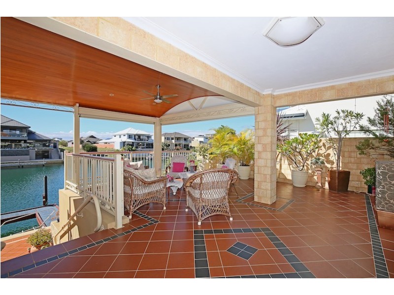 42 Brindabella Crescent, Halls Head WA 6210