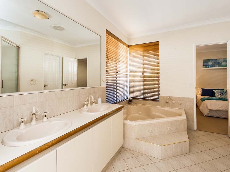 17 Mayfair Mews, Meadow Springs WA 6210