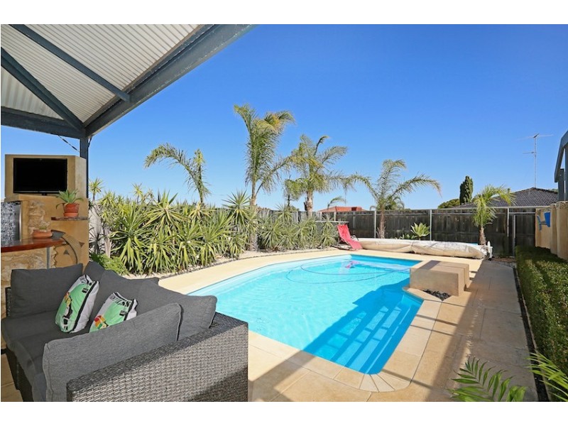 8 Karon Vista, Halls Head WA 6210