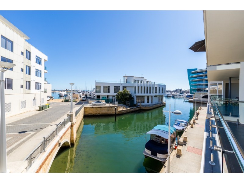 1/18 Cannaregio Square, Mandurah WA 6210