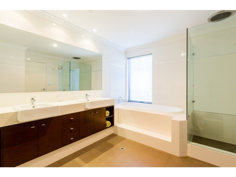 1/18 Cannaregio Square, Mandurah WA 6210