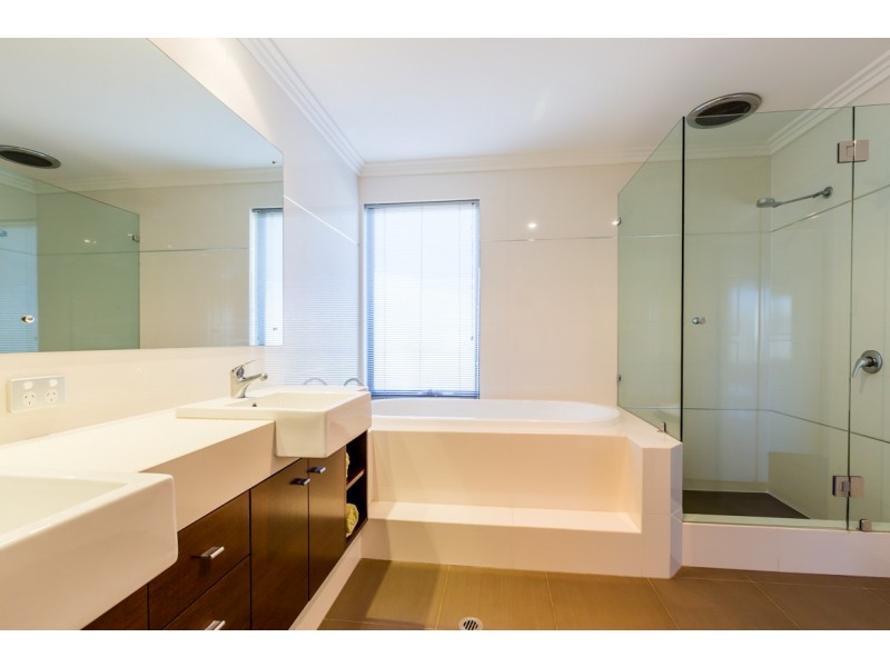 1/18 Cannaregio Square, Mandurah WA 6210