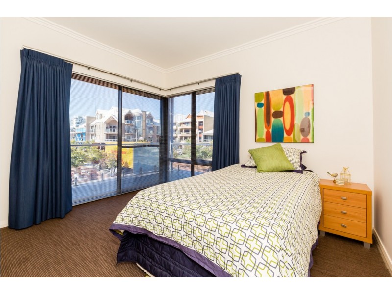 1/18 Cannaregio Square, Mandurah WA 6210