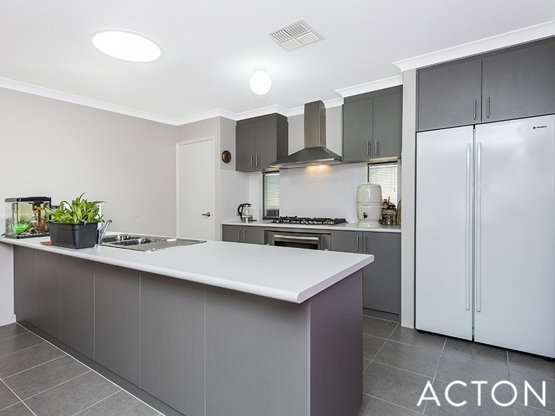 42A Leslie Street, Dudley Park WA 6210