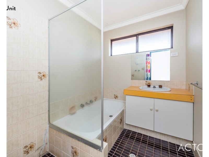 54 Mclarty Road, Halls Head WA 6210