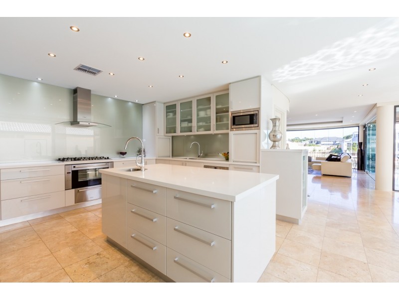 39 Aztec Island Retreat, Halls Head WA 6210