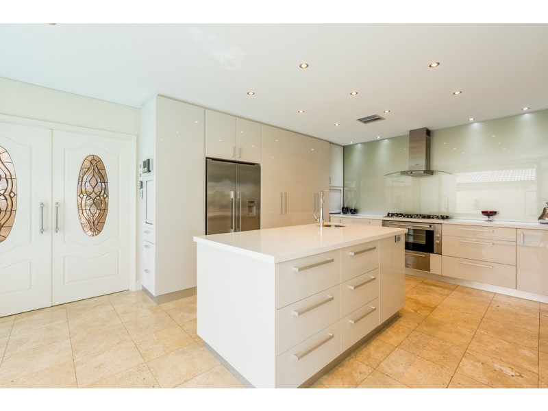 39 Aztec Island Retreat, Halls Head WA 6210